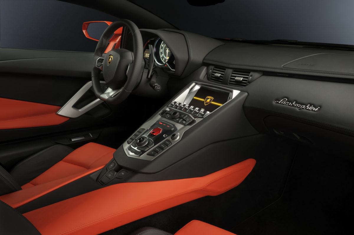 2012_Lamborghini_AventadorLP7004(7)