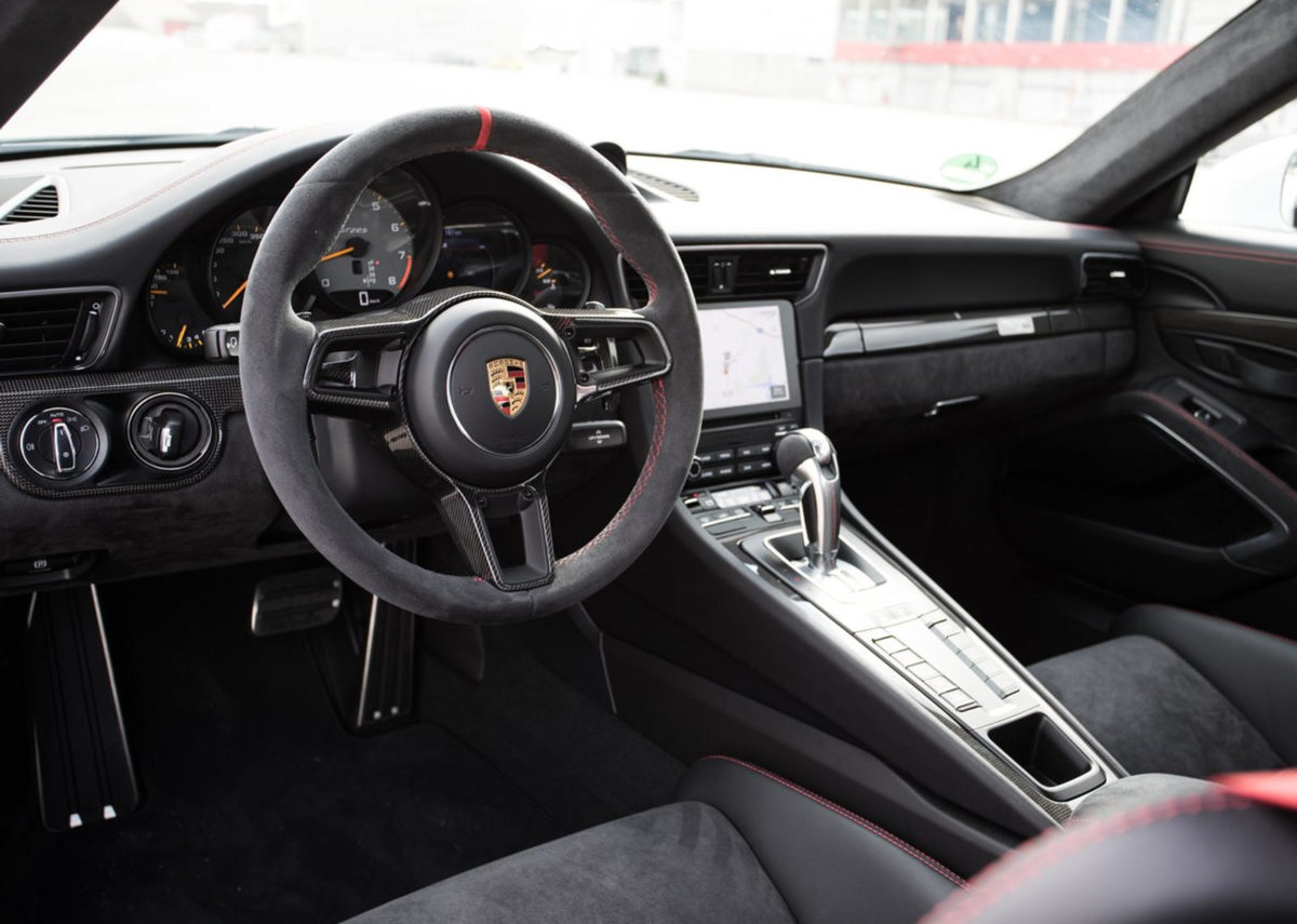 Porsche 911 GT2 RS (5)
